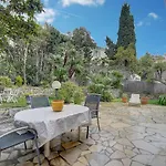 Upstays Terrace Garden 100m2 Center